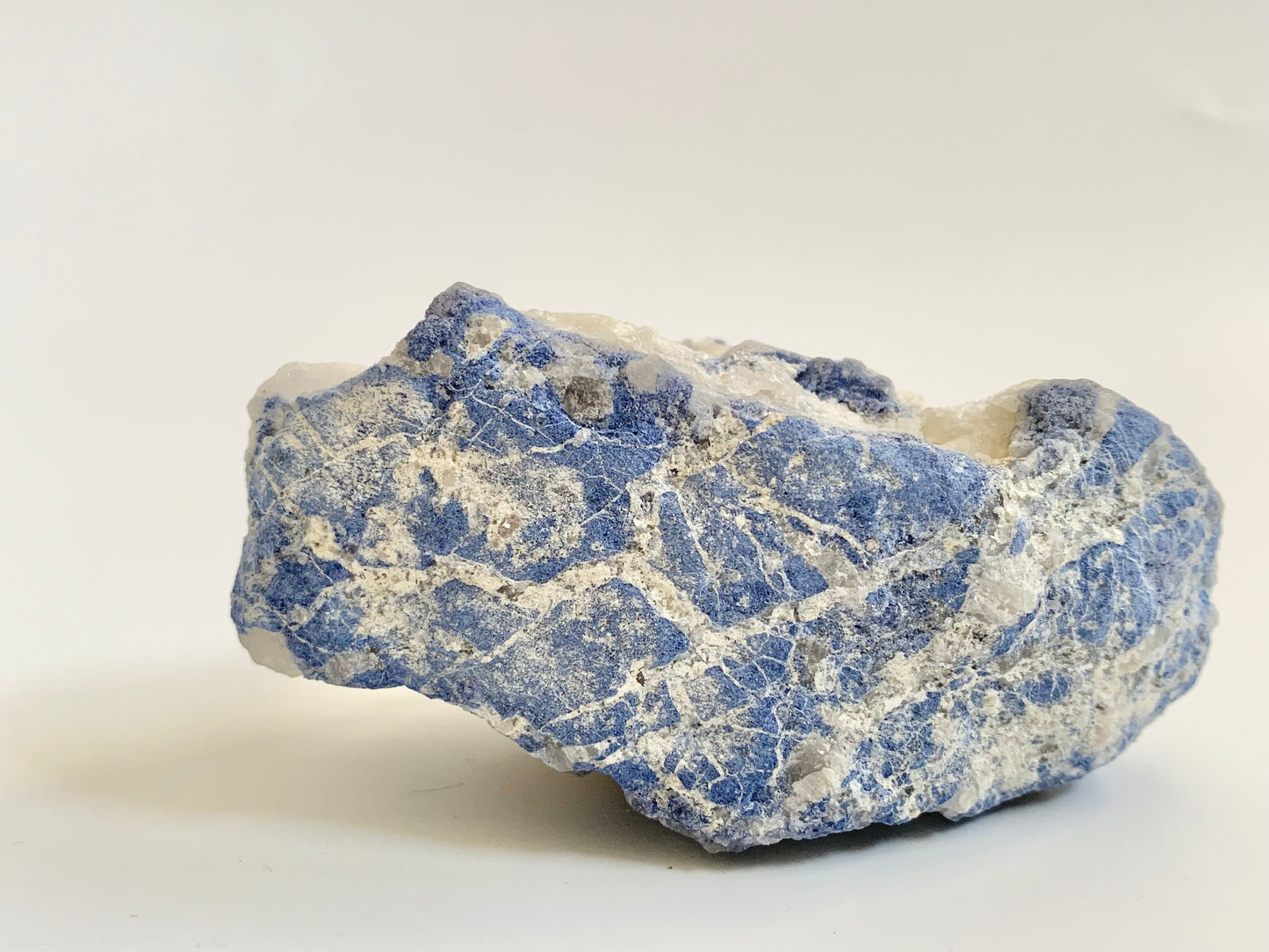 Bicolor Dumortierite in Quartz