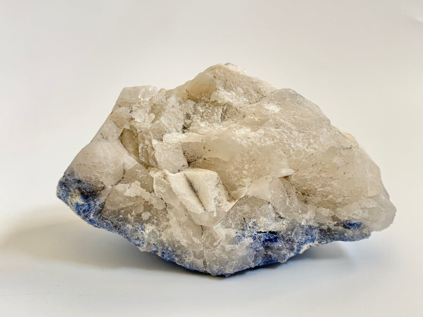 Bicolor Dumortierite in Quartz