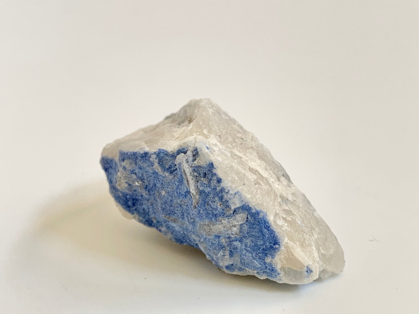 Bicolor Dumortierite in Quartz