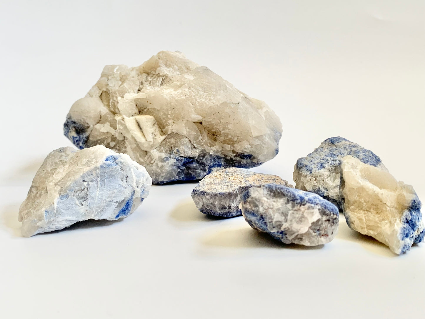 Bicolor Dumortierite in Quartz