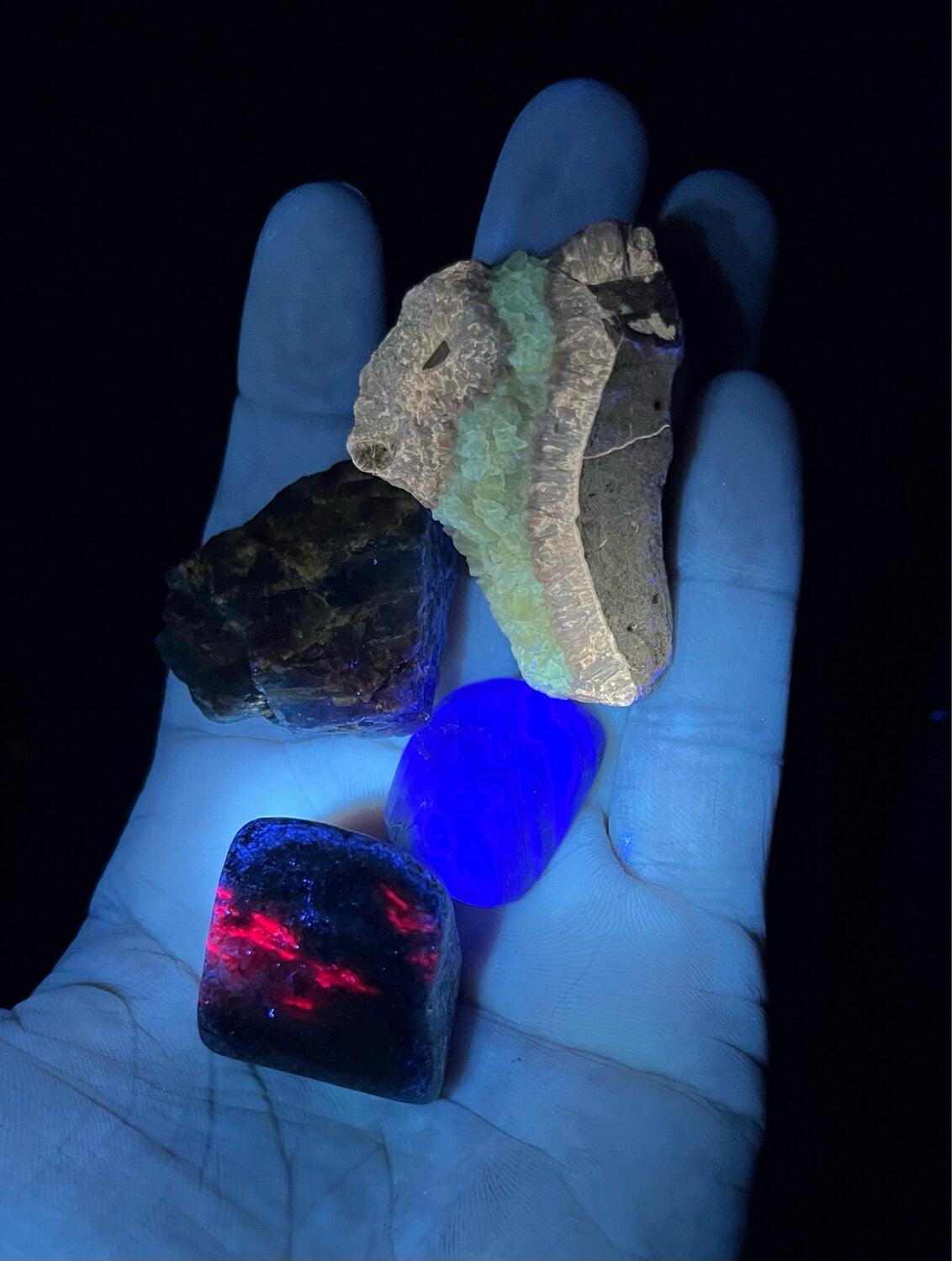 UV fluorescent Rock Set