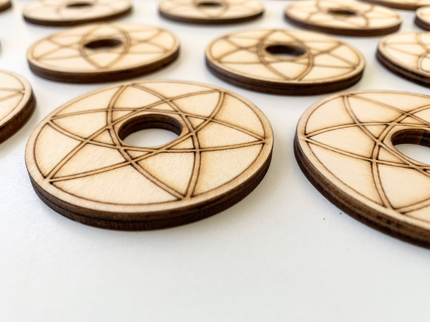 Wooden mini sphere holder, star design