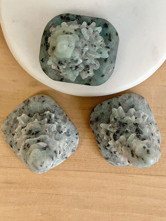 Christmas Tree Carving, Kiwi Jasper