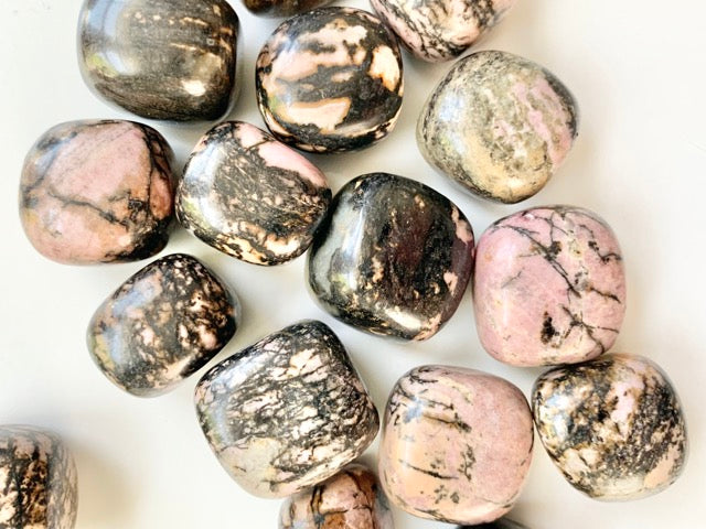 Rhodonite: Exploring the Geological and Mineralogical Properties ...