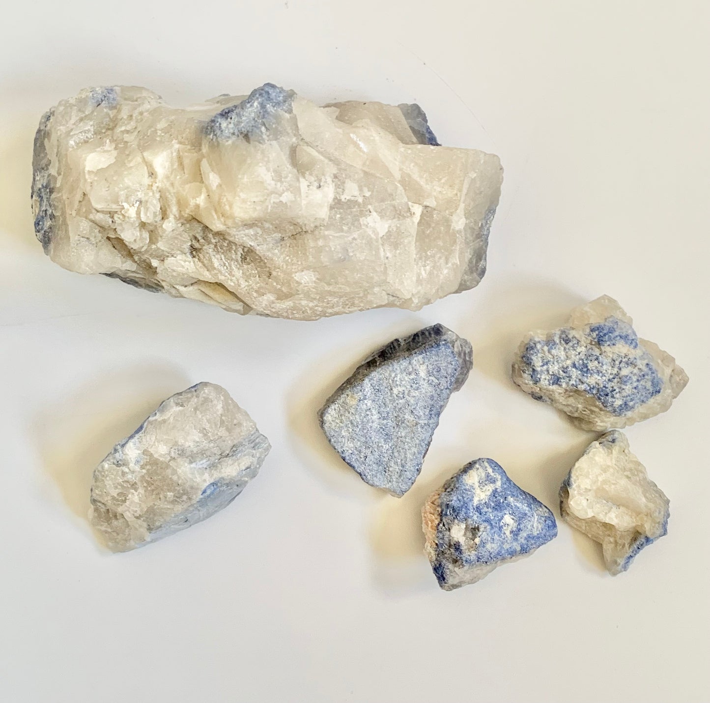 Bicolor Dumortierite in Quartz