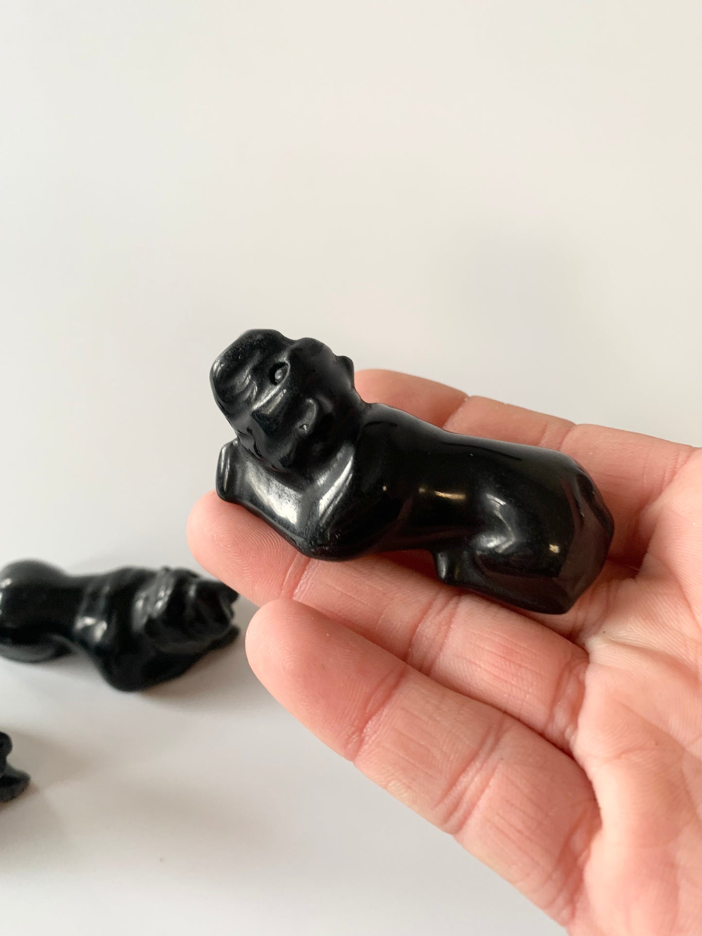Laying Mastiff, Black obsidian
