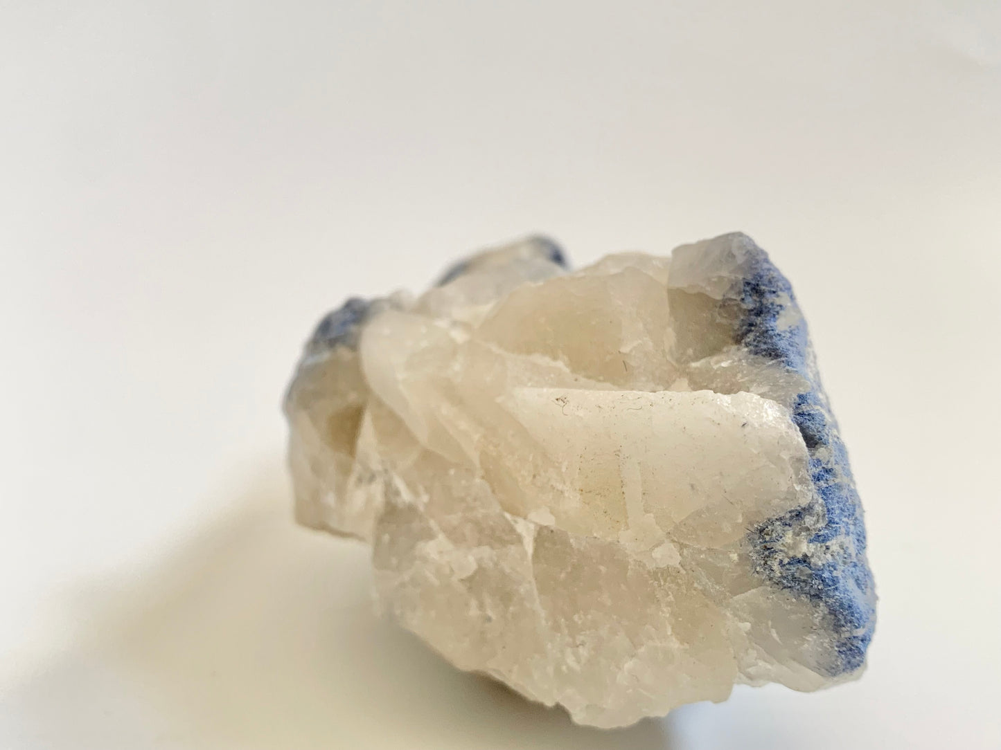 Bicolor Dumortierite in Quartz