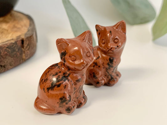 Mini Sitting Cat Carving, head turned