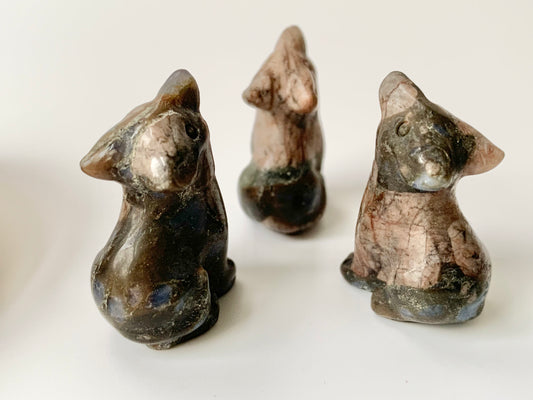 Mini Howling Wolf Carving