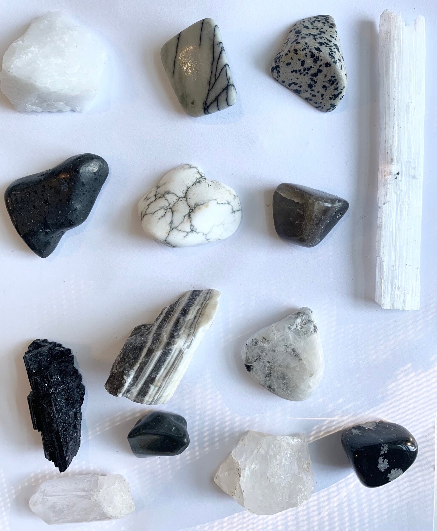 Black and white rock set (14 pieces)