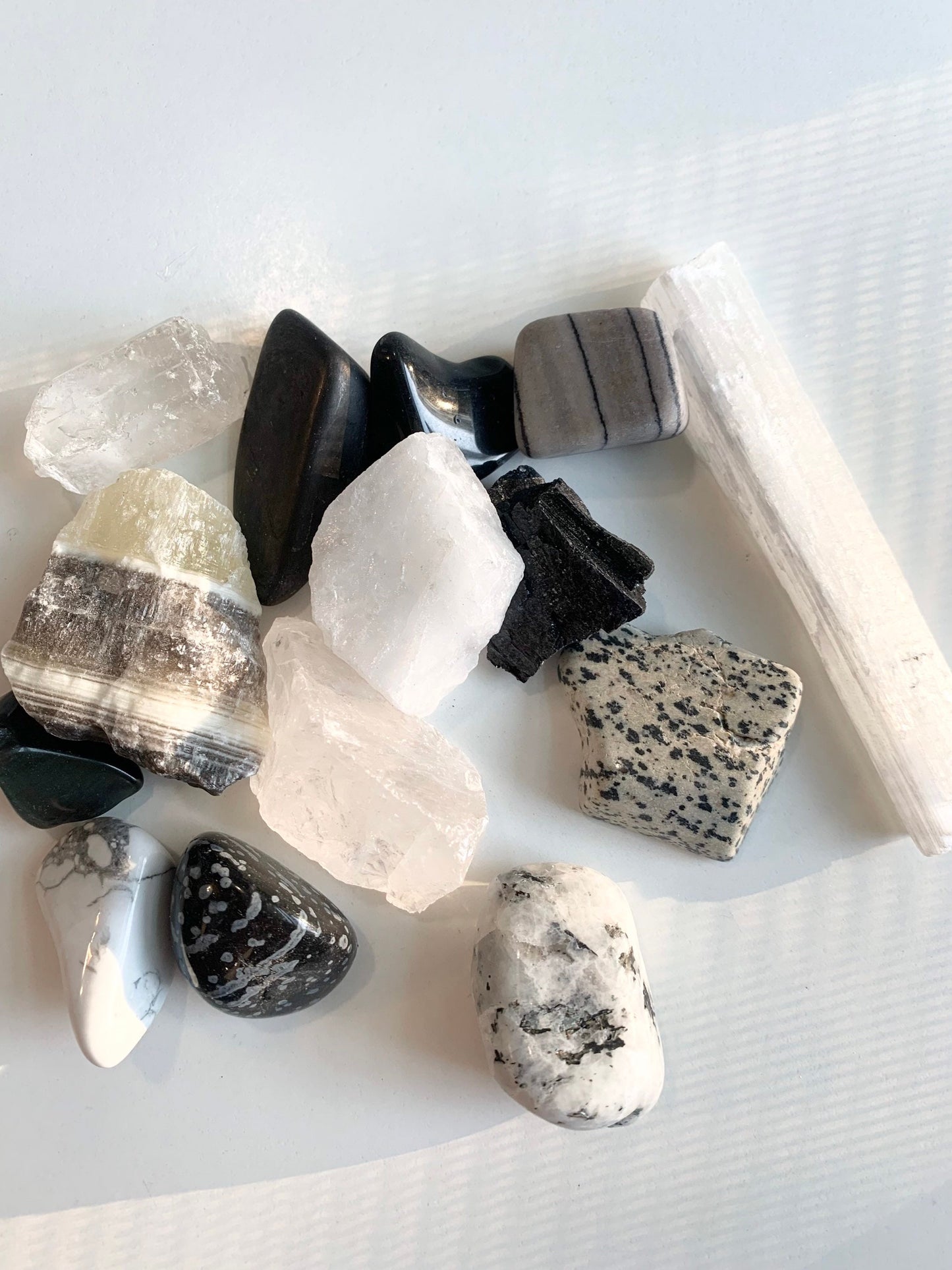 Black and white rock set (14 pieces)