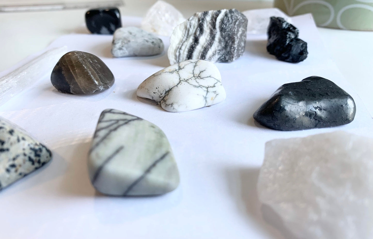 Black and white rock set (14 pieces)