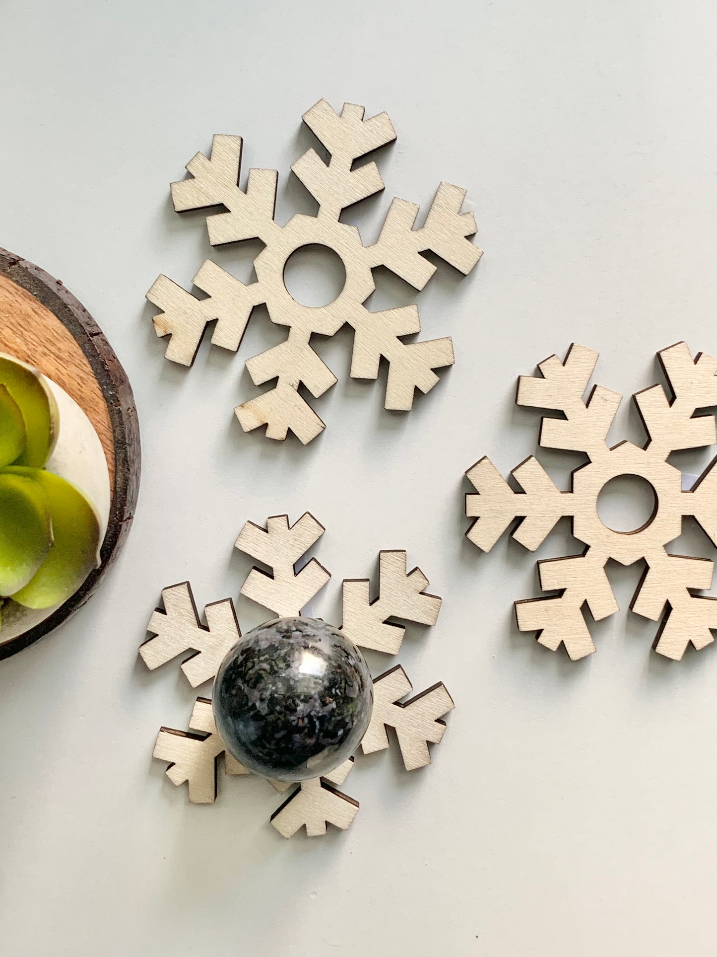 Wooden mini crystal sphere holder, snowflake
