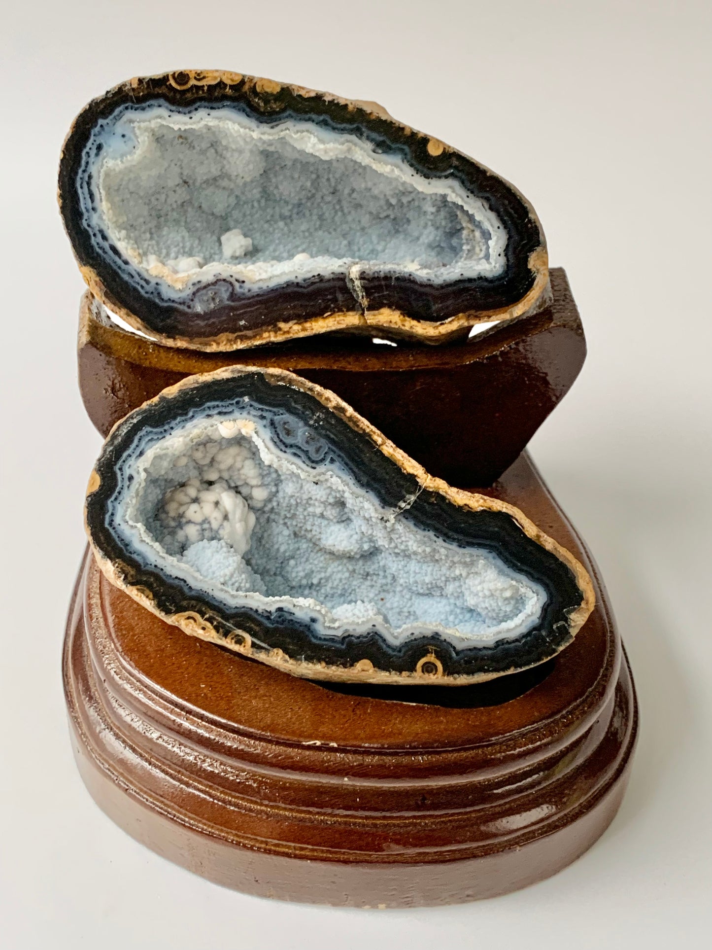 Geode Agate with Stand, Black
