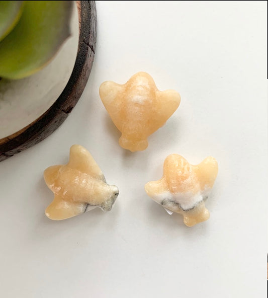 Mini Bee Carving, yellow calcite