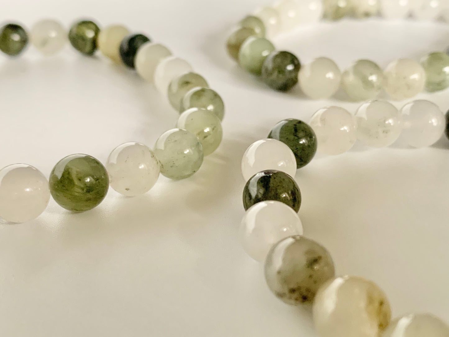 Green and white round bead bracelet